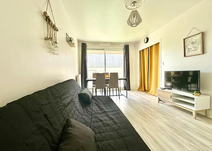 Le Peri T2 Entierement Renove Avec Balcon