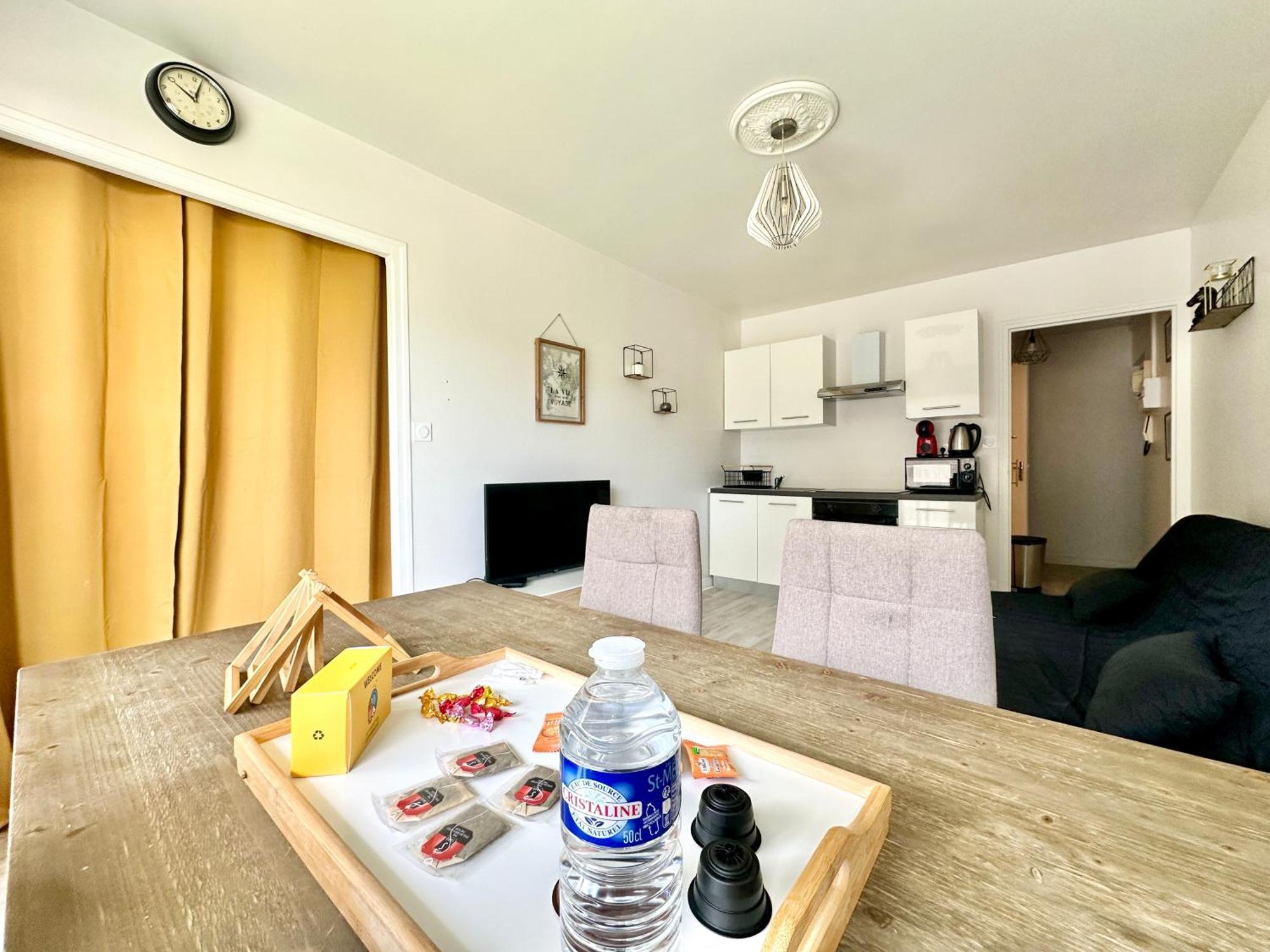 Le Peri T2 Entierement Renove Avec Balcon *