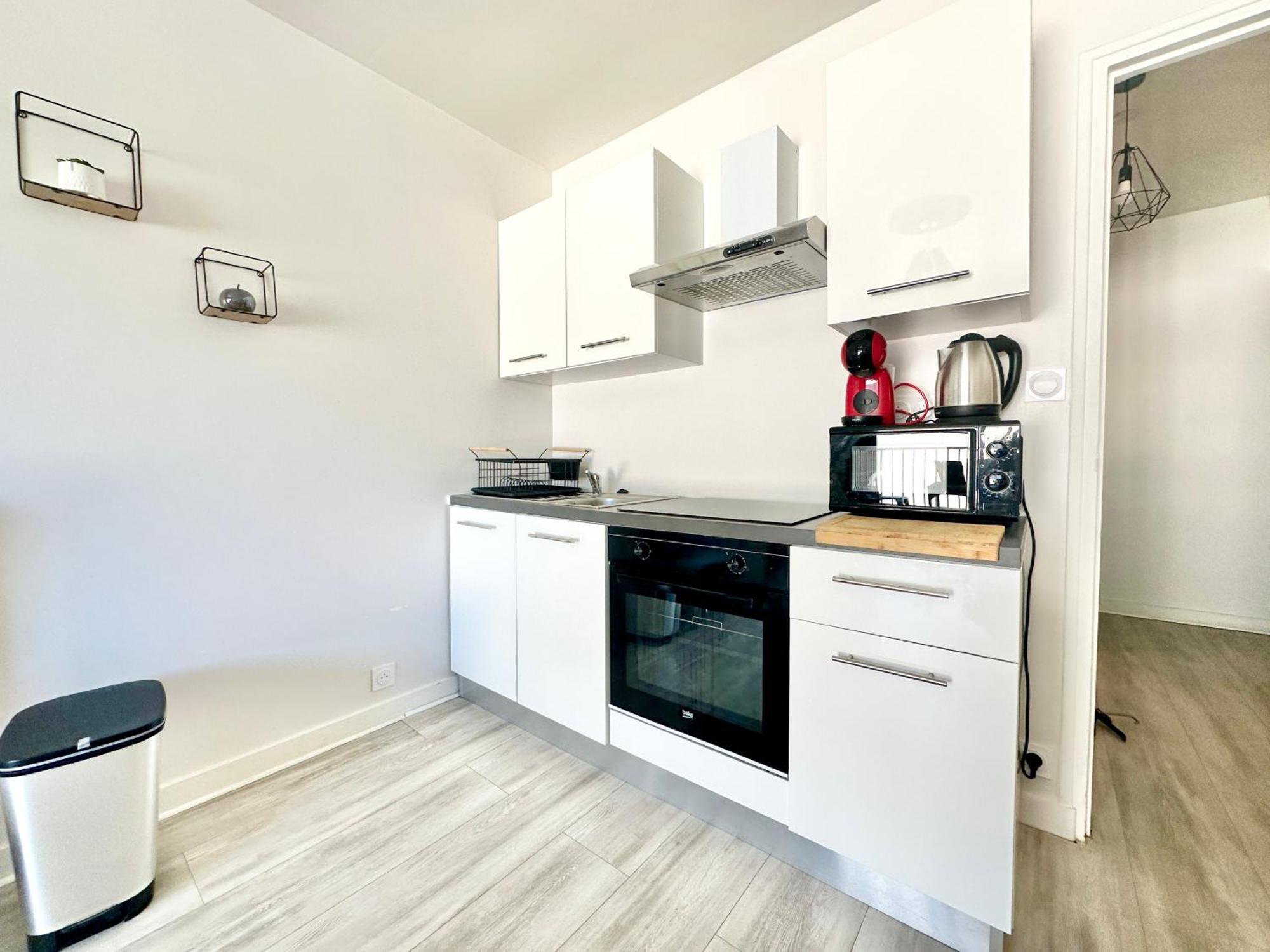 Le Peri T2 Entierement Renove Avec Balcon