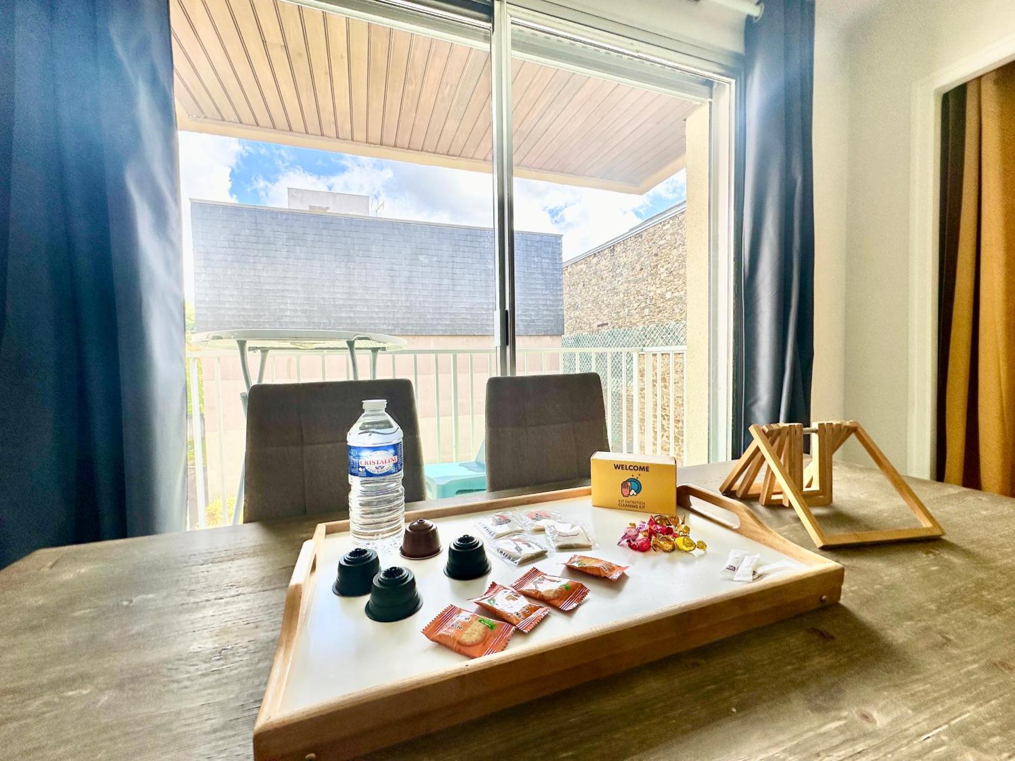 Le Peri T2 Entierement Renove Avec Balcon *